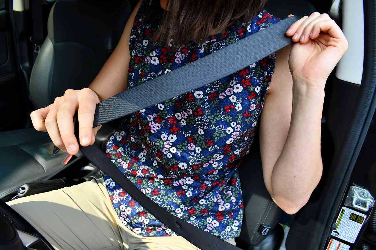 Проверка ремня безопасности в машине